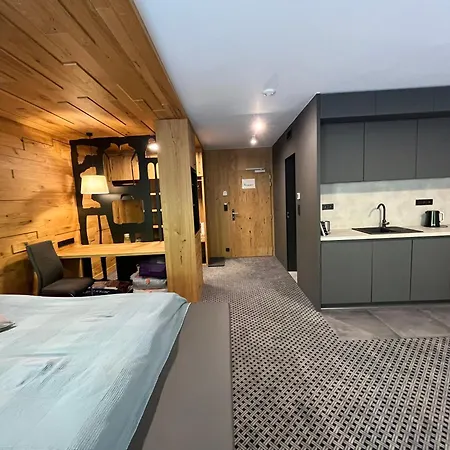 Rezidence Alpina 10,11 *